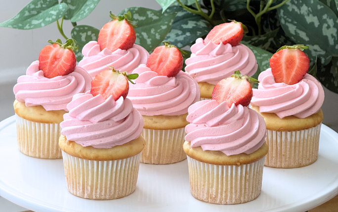 Strawberry Champagne Cupcakes