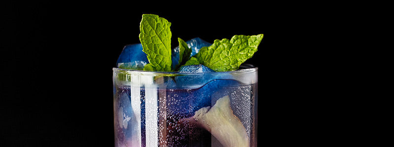 Amoretti White Peach Moscow Mule with Butterfly Pea Tea Ice Cubes